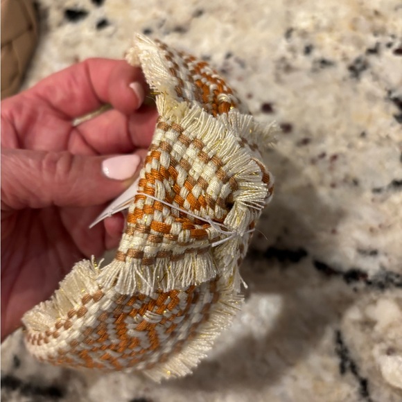 ❤️Shiraleah Tan and Cream Patterned Headband - Picture 5 of 6